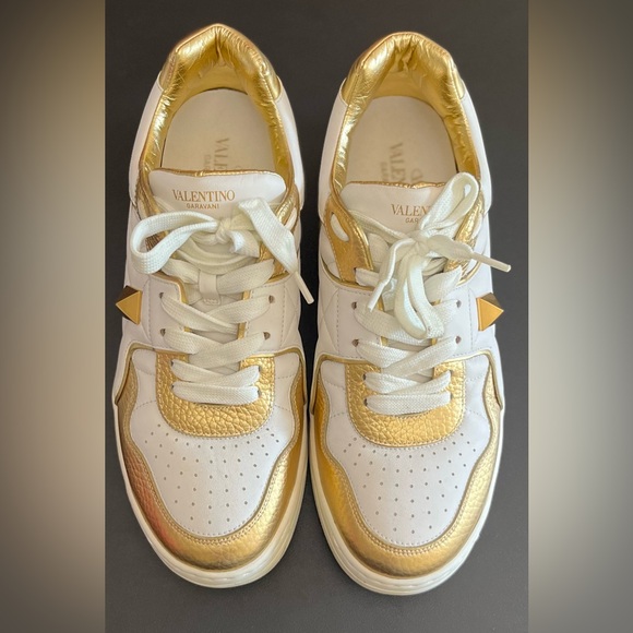 Valentino Garavani Other - Valentino Garavani Roman Stud Low-Top Sneaker